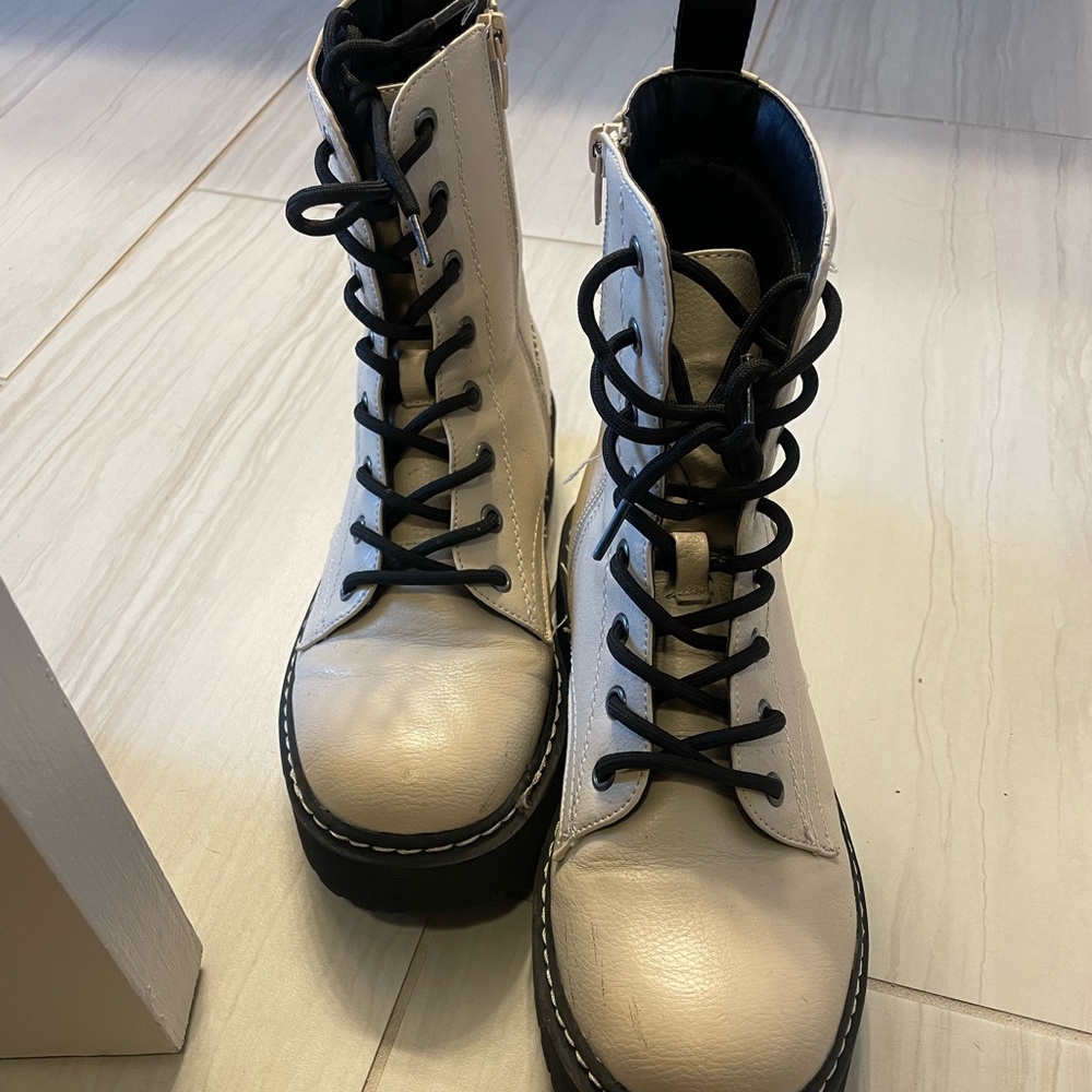 Sincerely Jules white/ivory combat boots